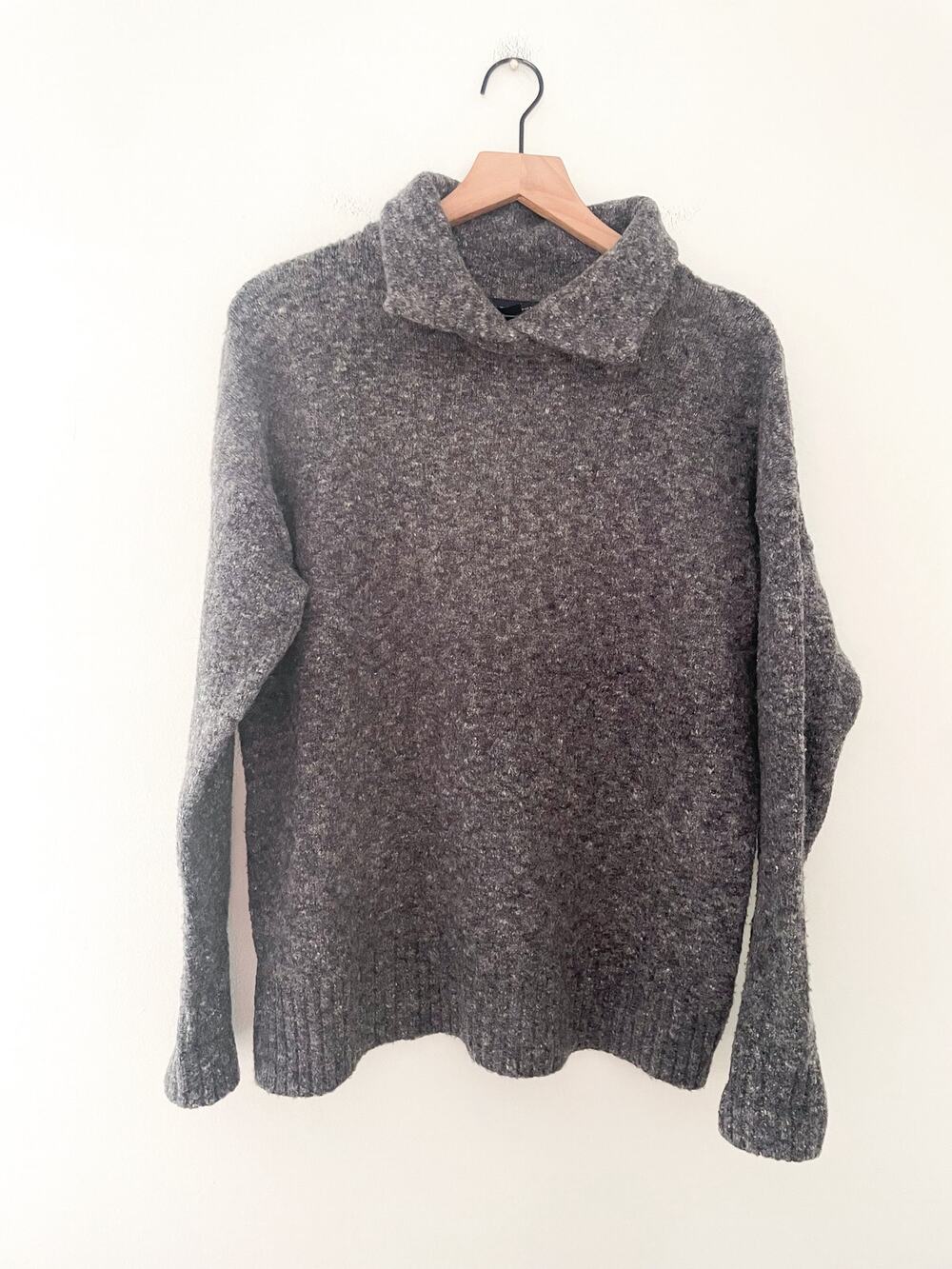 ✨2/$30✨ French Connection Gray Wool Collared Sweater Medium Marled Knit